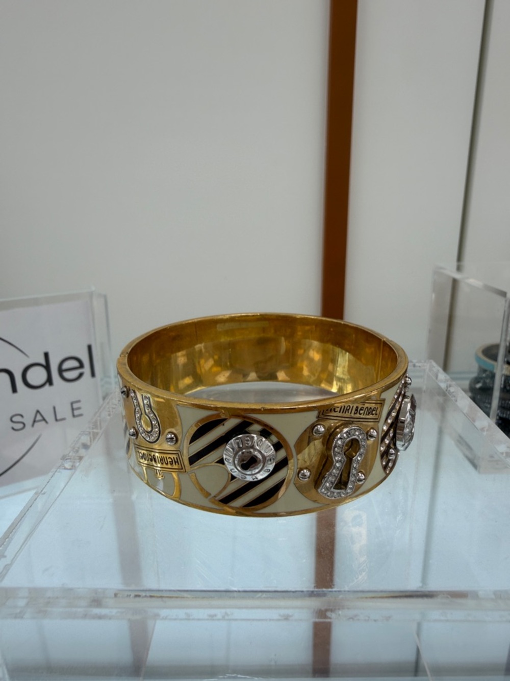 NWT Henri Bendel Gold-tone Decorative Bangle Bracelet with Black & White Accents - Picture 3 of 3